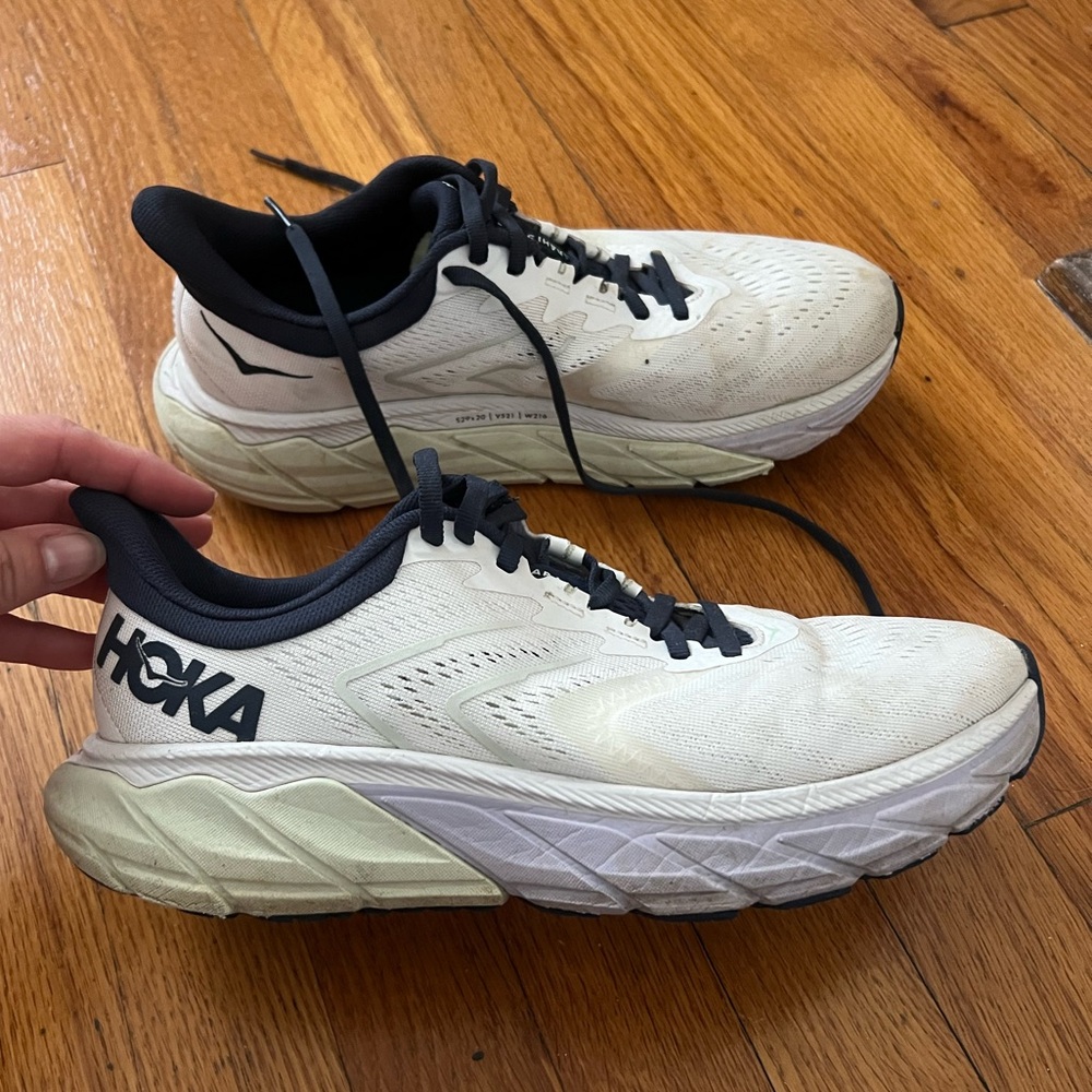 HOKA ARAHI 5 size 9